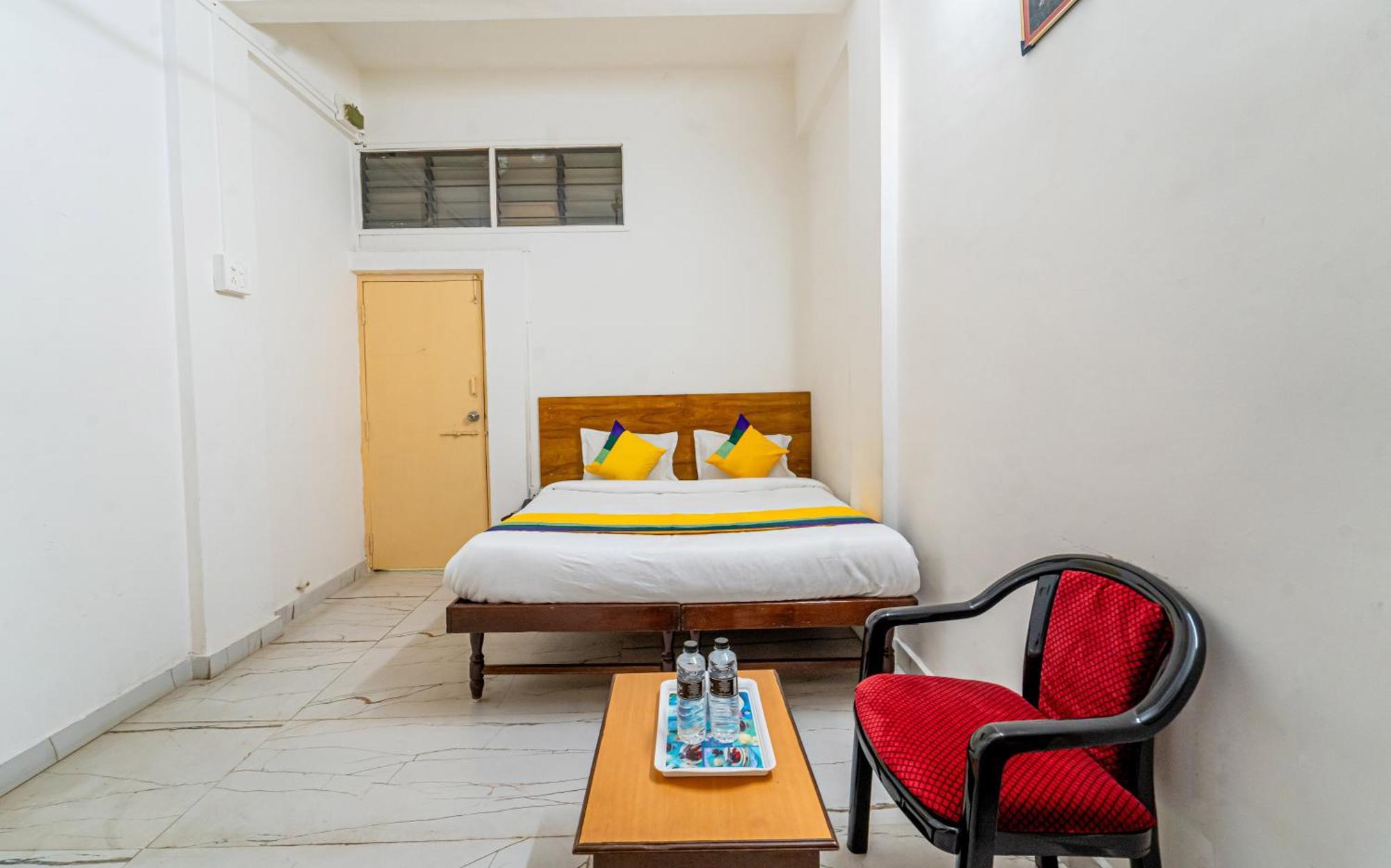 Itsy Hotels Mansi Нашик Екстер'єр фото