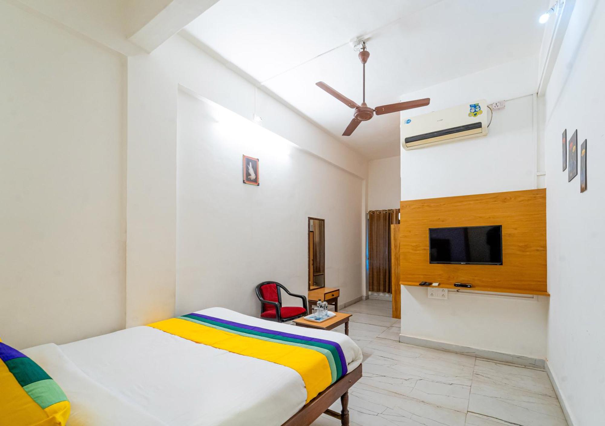 Itsy Hotels Mansi Нашик Екстер'єр фото
